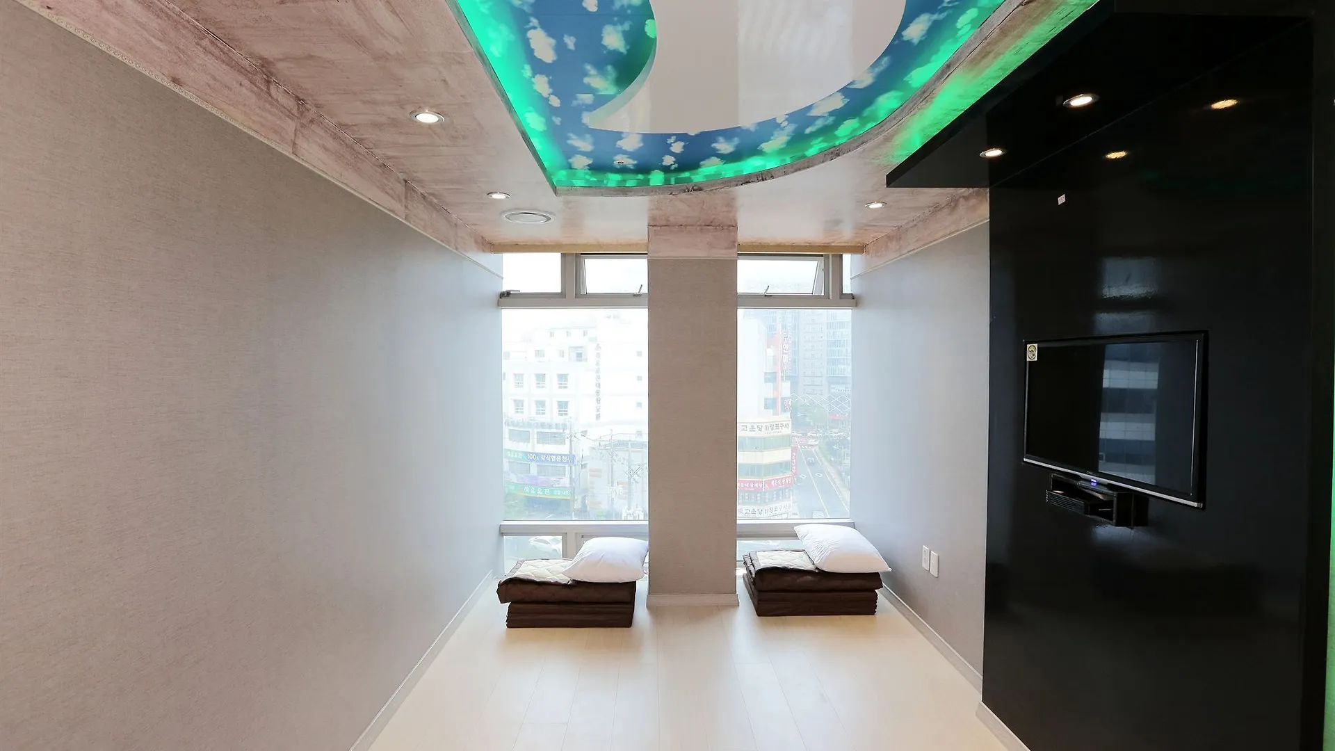 Residence The Moon Busan 2*,