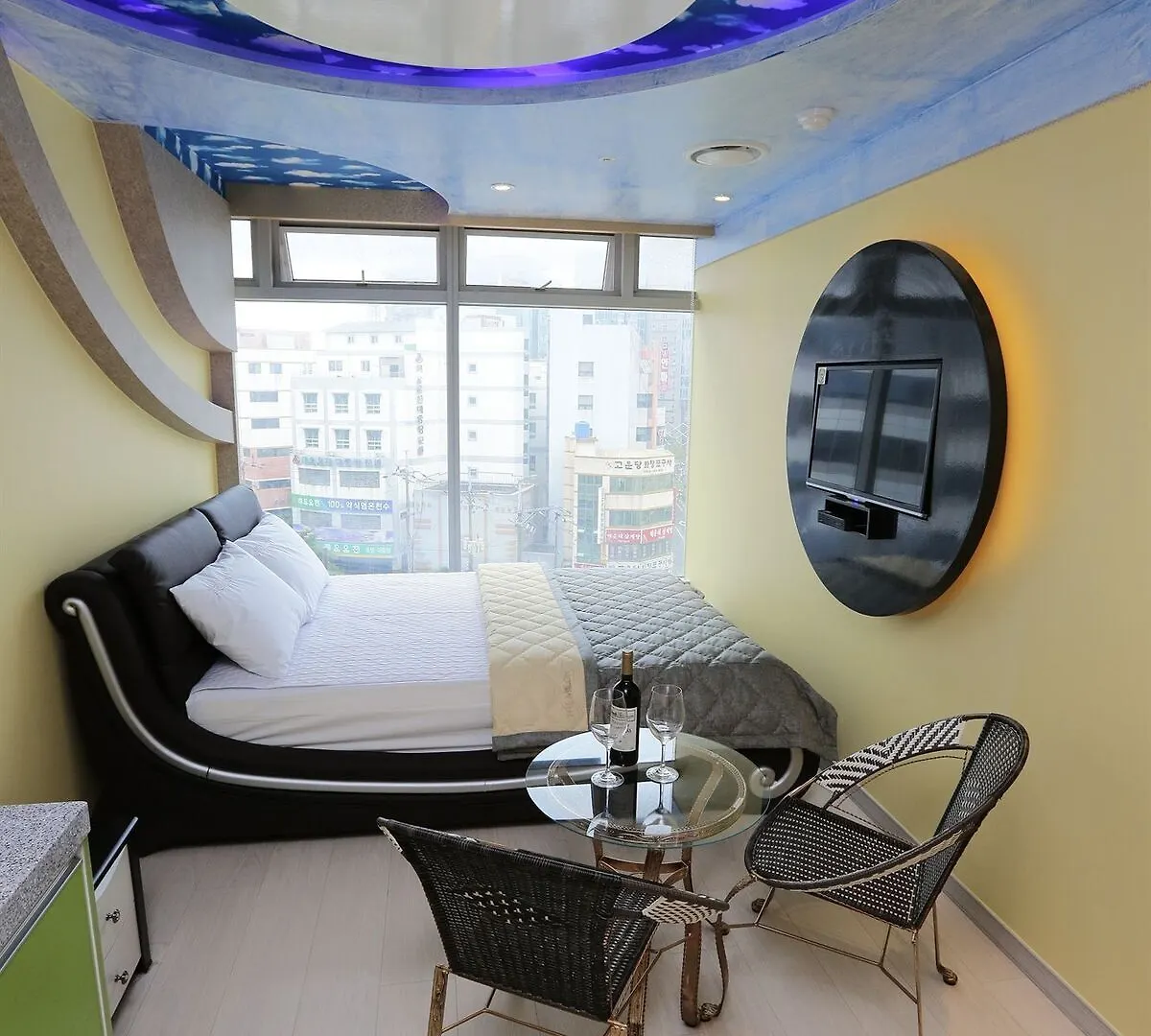 Residence The Moon Busan 2*,  South Korea